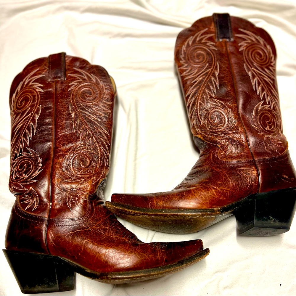 Justin’s boots size 7 slight wear.
